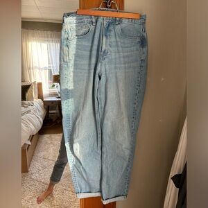 AE Mom Jeans Size 6 Long